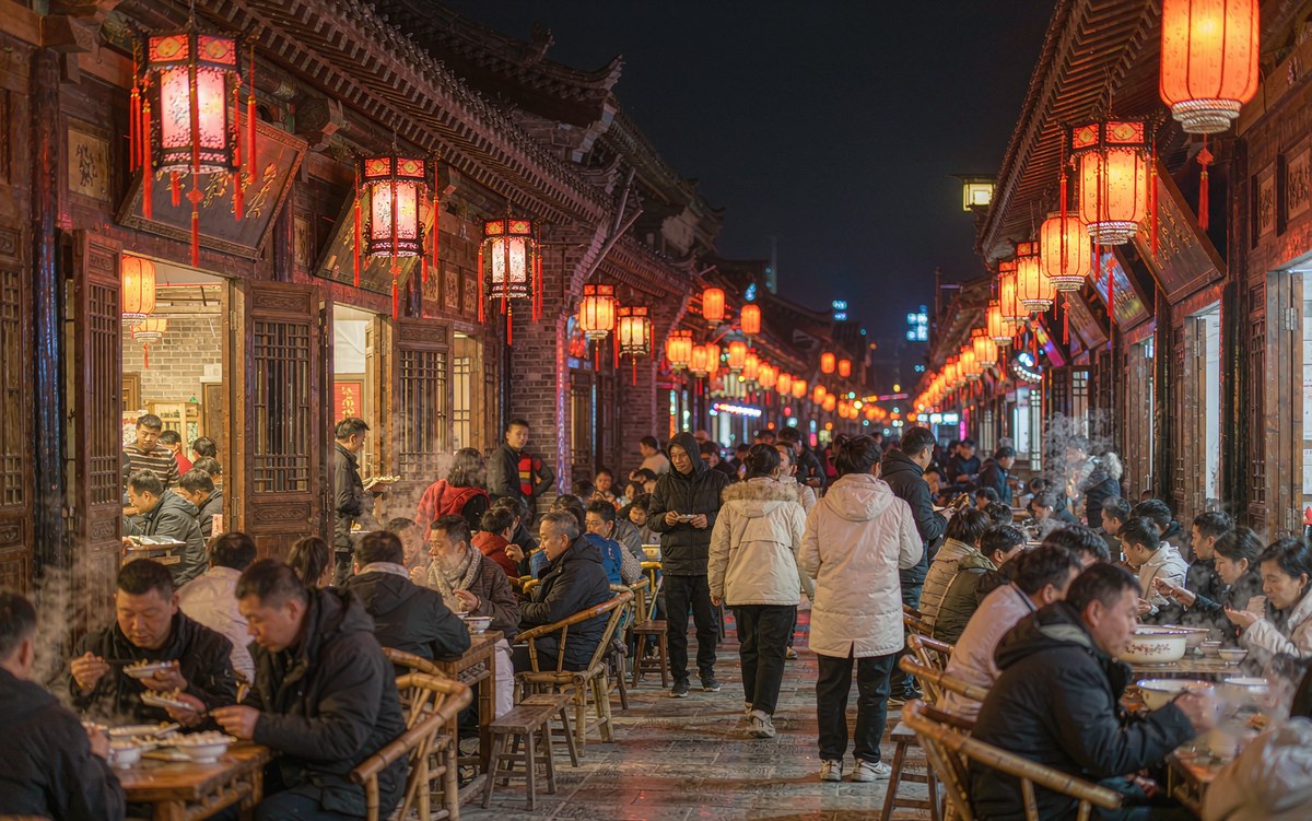 开封夜市灯笼亮了，你的店怎么把游客变成回头客