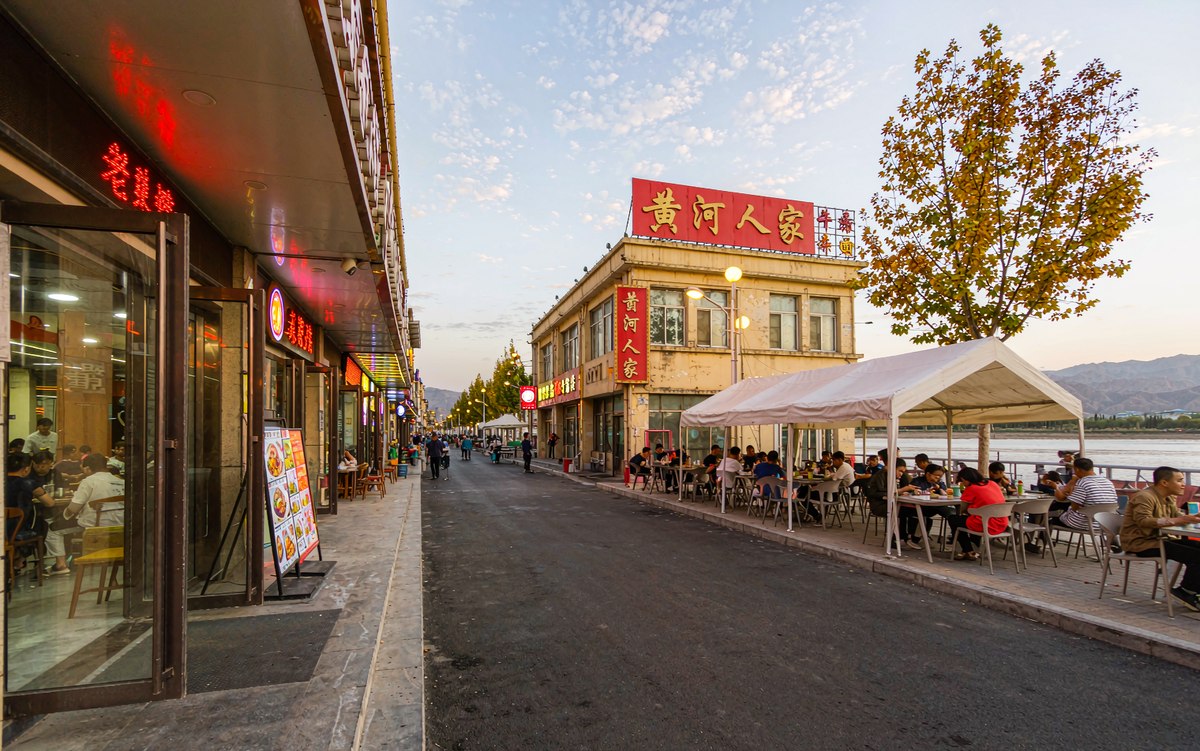 乌海黄河边餐厅满座，你的店怎么把游客变回头客