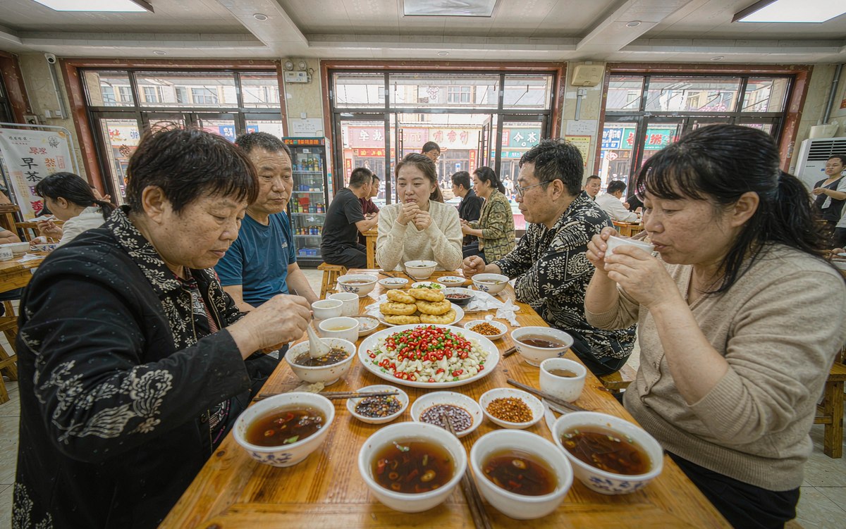 吴忠早茶一坐一上午，老板该怎么把这拨老客经营得更值钱